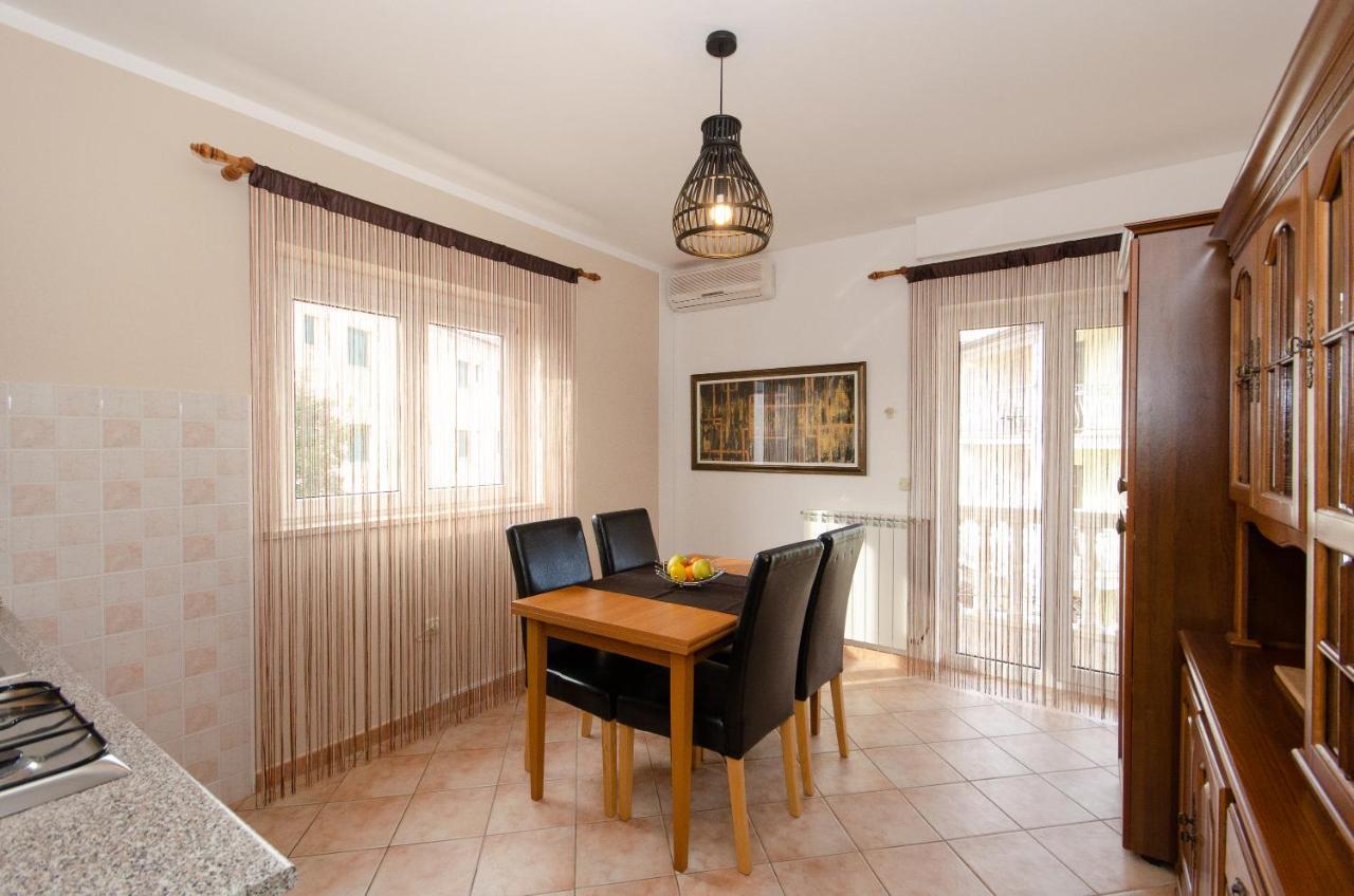Apartments Villa Amfora Ровин Екстериор снимка