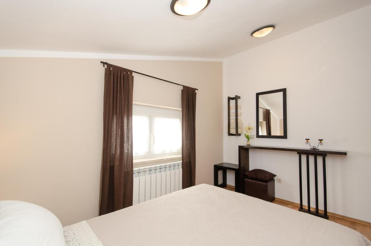 Apartments Villa Amfora Ровин Екстериор снимка