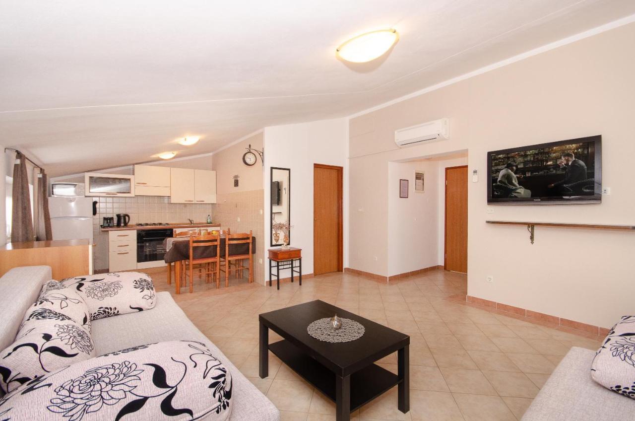 Apartments Villa Amfora Ровин Екстериор снимка