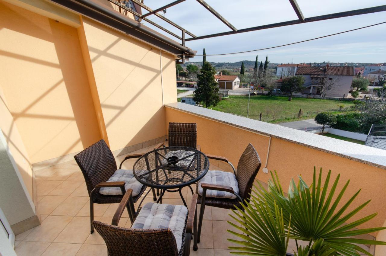 Apartments Villa Amfora Ровин Екстериор снимка