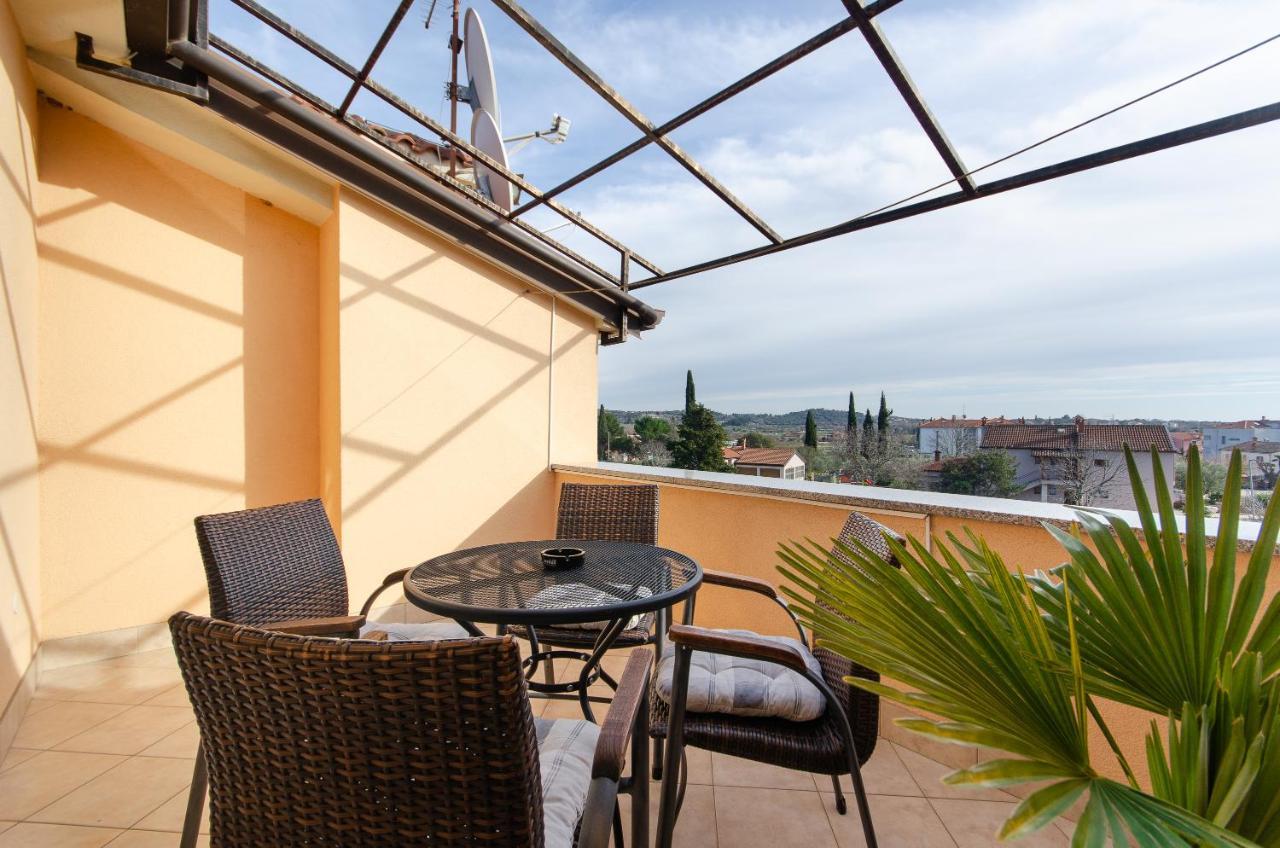 Apartments Villa Amfora Ровин Екстериор снимка