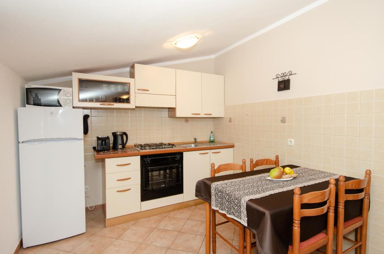 Apartments Villa Amfora Ровин Екстериор снимка
