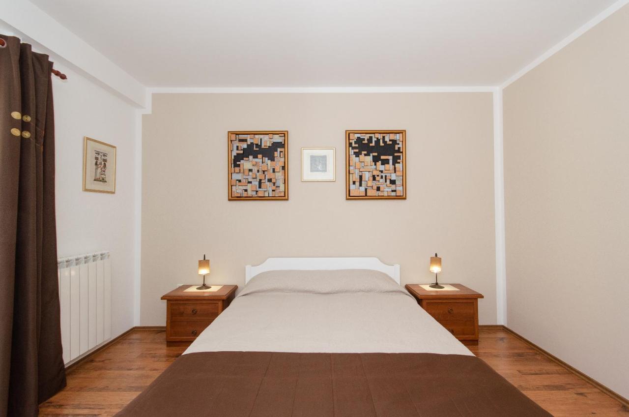 Apartments Villa Amfora Ровин Екстериор снимка