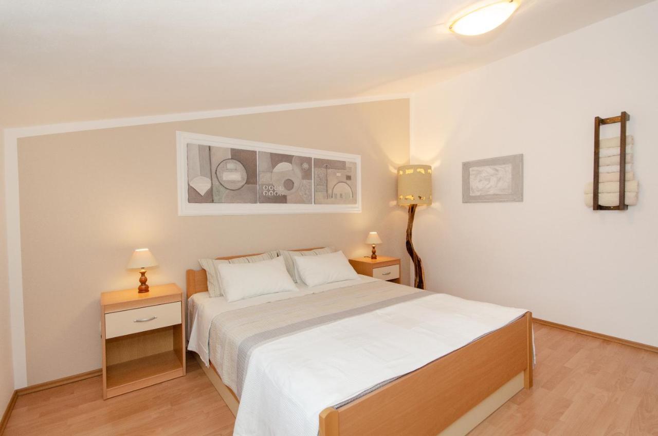 Apartments Villa Amfora Ровин Екстериор снимка