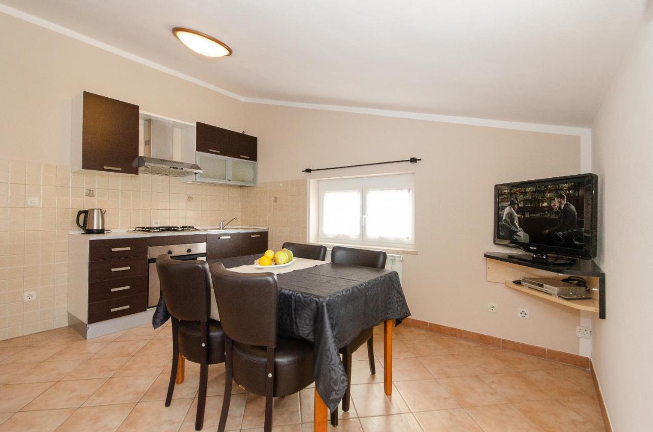 Apartments Villa Amfora Ровин Екстериор снимка