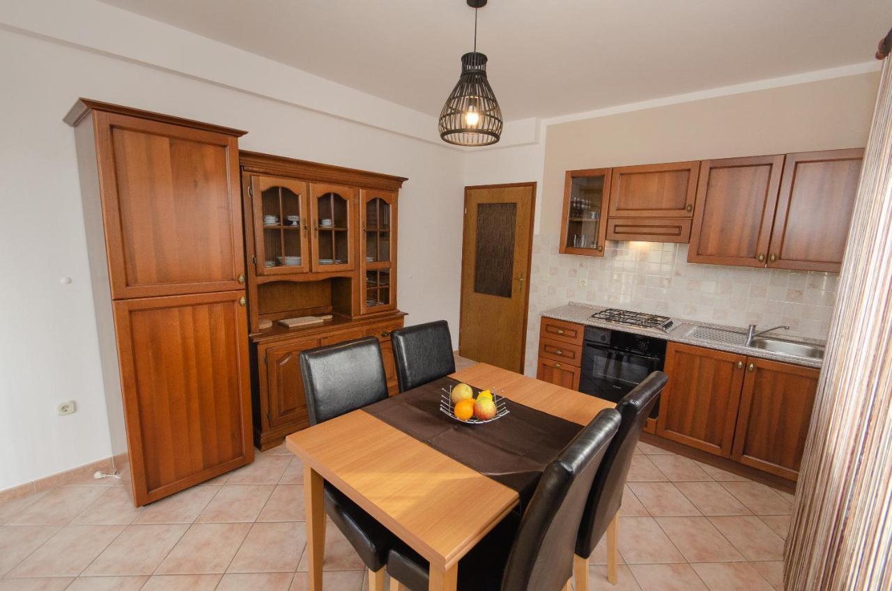 Apartments Villa Amfora Ровин Екстериор снимка