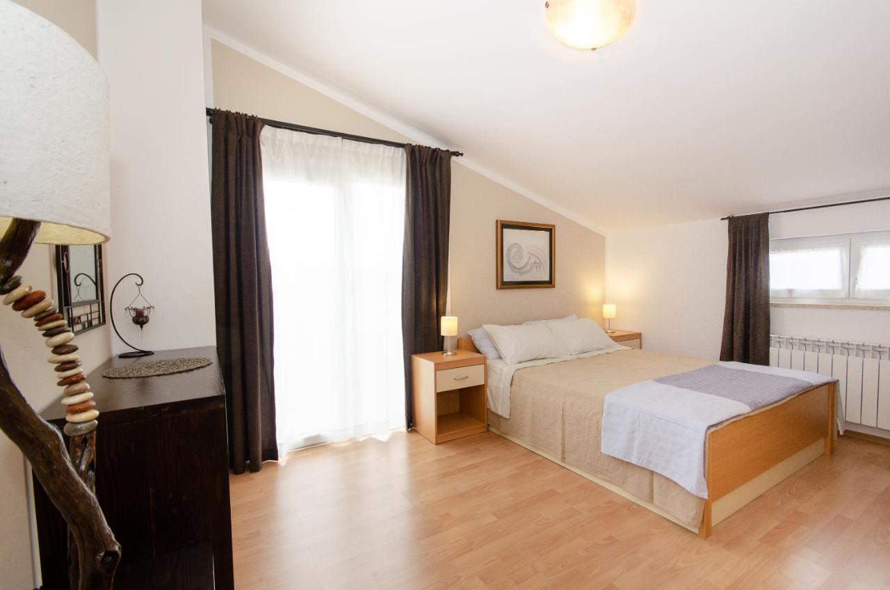 Apartments Villa Amfora Ровин Екстериор снимка