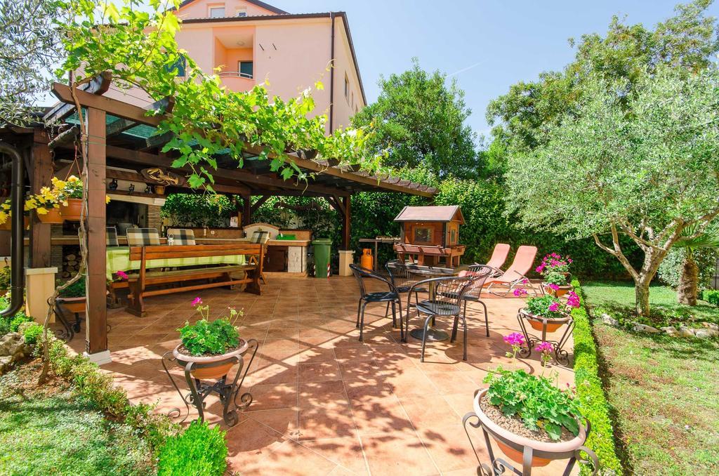 Apartments Villa Amfora Ровин Екстериор снимка