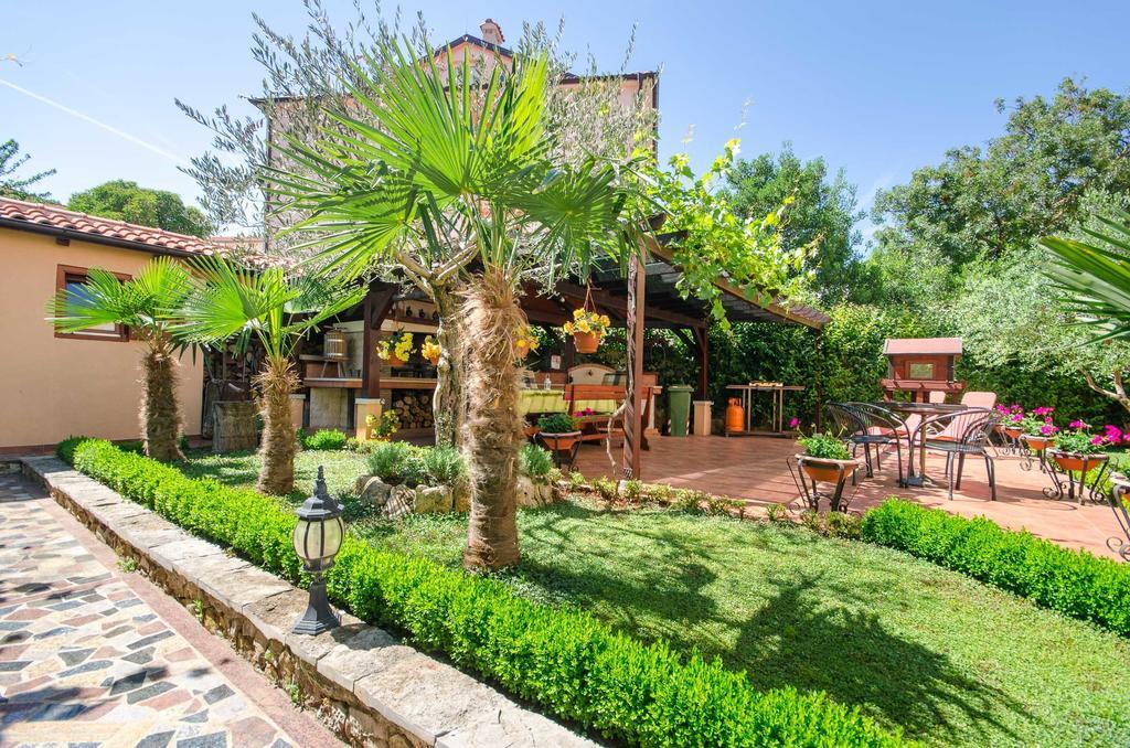 Apartments Villa Amfora Ровин Екстериор снимка