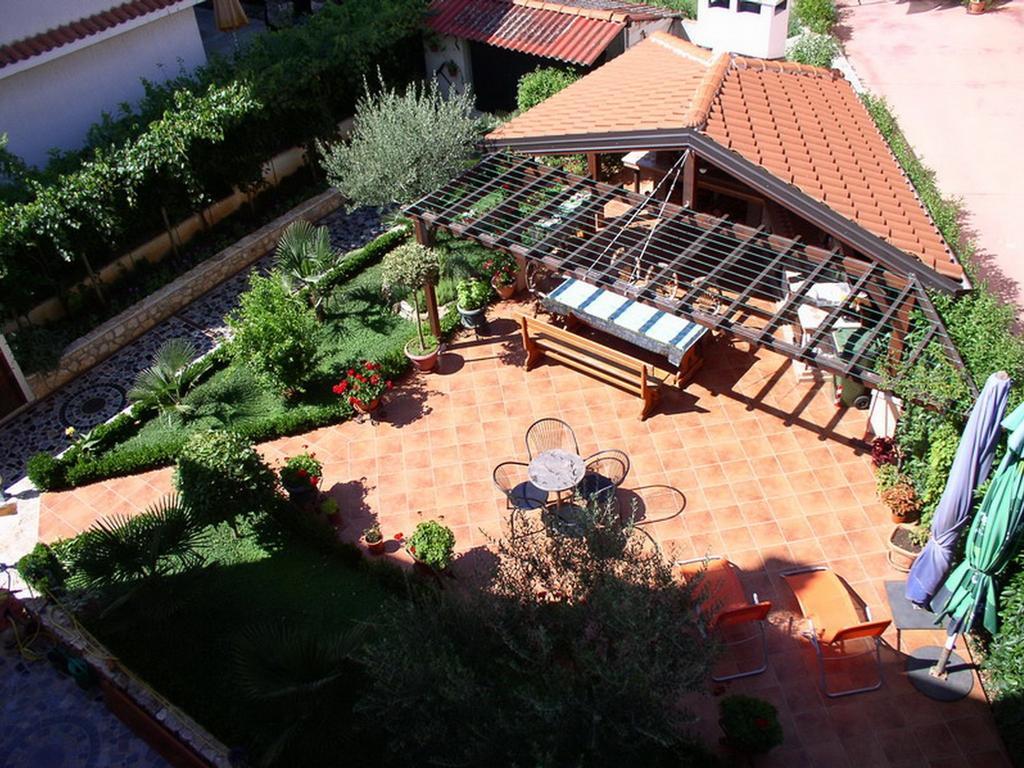 Apartments Villa Amfora Ровин Екстериор снимка