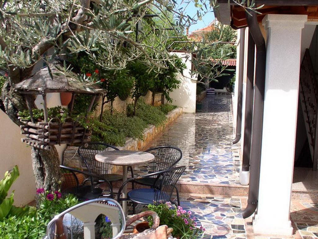 Apartments Villa Amfora Ровин Екстериор снимка