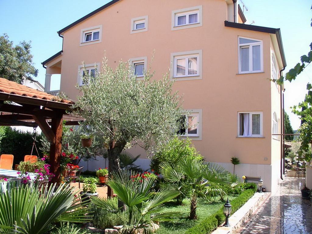 Apartments Villa Amfora Ровин Екстериор снимка